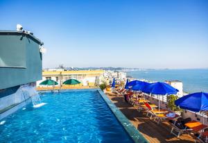 Bazén v ubytování Ajsel Hotel nebo v jeho okolí