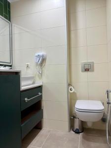 Koupelna v ubytování Sun & Style 1BR Apartment