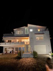 Το κτήριο όπου στεγάζεται  η παραθεριστική κατοικία