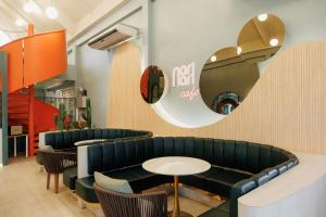 a waiting room with a couch and chairs and a mirror at Naris phu view resort in Ban Pan Cho