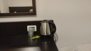 Příslušenství pro přípravu čaje a kávy v ubytování MC Hotel