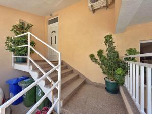 Fotografie z fotogalerie ubytování Cosey Studio Apartment For 2 Free Private Parking v destinaci Makarska