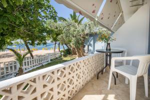 Balkón nebo terasa v ubytování Astris Beach
