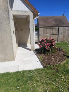 Vonkajšia záhrada v ubytovaní Gold beach gîte