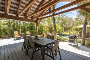 Aed väljaspool majutusasutust Shady Mango home