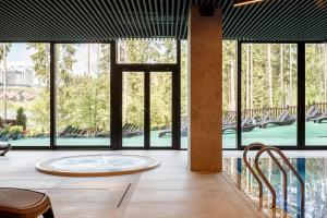 Bazén v ubytování HVOYA Apart-Hotel & SPA nebo v jeho okolí