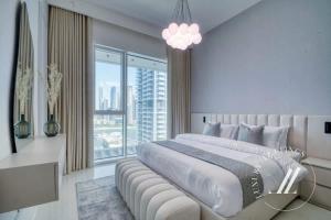 Postel nebo postele na pokoji v ubytování Grand Bleu Tower 2 - 1 BDR with Beachfront Views