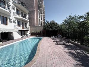 Bazén v ubytování Hotel RichI G A nebo v jeho okolí