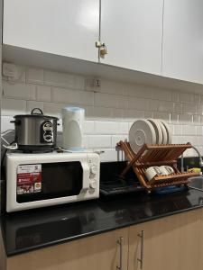 Dapur atau dapur kecil di Casa Solea - Tagaytay Staycation