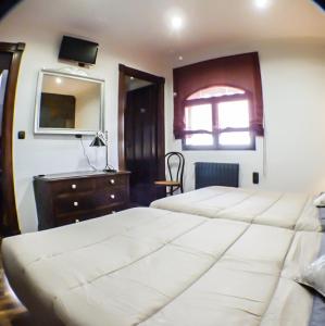Posteľ alebo postele v izbe v ubytovaní Green Peaks B&B Country House Alojamiento Rural