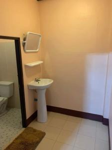 Koupelna v ubytování โพธิ์ทองริมทุ่ง Pothong Rimtung Hotel