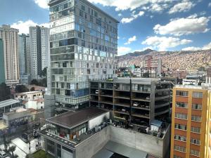 a view of a tall building in a city at Apartamento con hermosa vista y soleado en Sopocachi in La Paz