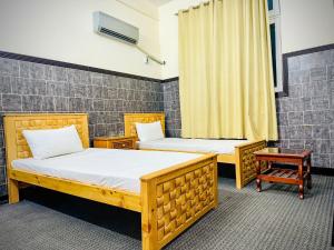 Katil atau katil-katil dalam bilik di Swiss Cottage Hotel Chilas