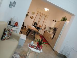 a living room with a couch and a kitchen at La casa di Dea in Marsala