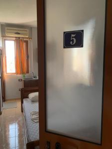 Postel nebo postele na pokoji v ubytování Begaj Rooms