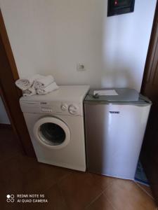 a washing machine and a washer in a room at Rina's Appartment in Çorovodë