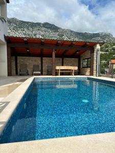 Galeriebild der Unterkunft Beachfront House Robert with Pool in Cesarica