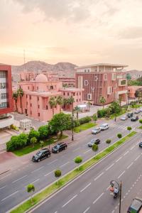 El barrio en el que está el departamento o un barrio cercano