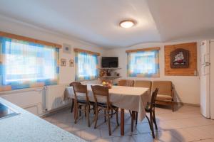 TV a/nebo společenská místnost v ubytování Holiday House Mária