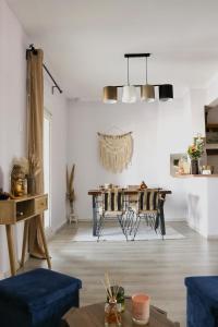 Ruang duduk di Skyline View - Big Balcony