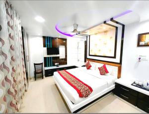 Fotografie z fotogalerie ubytování Family stay Prem Dlx Hotel -3'Minutes WalkFrom NDLS Railway Station v destinaci Jāmb + 26 fotografií