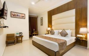 Fotografie z fotogalerie ubytování Family stay Prem Dlx Hotel -3'Minutes WalkFrom NDLS Railway Station v destinaci Jāmb