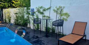 Bazén v ubytování villa gardens nebo v jeho okolí