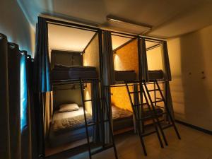 Ein Bett oder Betten in einem Zimmer der Unterkunft TIMN Hostel Female Only