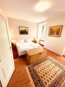 En eller flere senge i et værelse på Wilde Guest Apartments Old Town