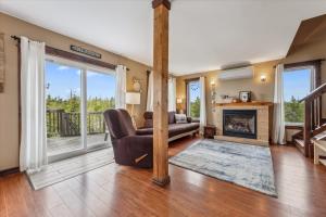 Fotografie z fotogalerie ubytování Dragonfly Cove - Nature-inspired Lakeside Living v destinaci Tobermory