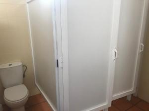 Un baño de Albergue MUNICIPAL El Corro de Belorado