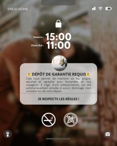 eine Nahaufnahme eines Schildes auf einem Mobiltelefon in der Unterkunft A Deux Pas de la Magie - Idéal DisneyLand & Paris in Bussy-Saint-Georges