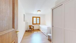 Ένα ή περισσότερα κρεβάτια σε δωμάτιο στο Ludains 2/9