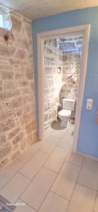 Ένα μπάνιο στο Cosy Studio with breathtaking view