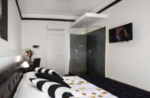 Телевизор и/или развлекательный центр в Good Life Via Veneto