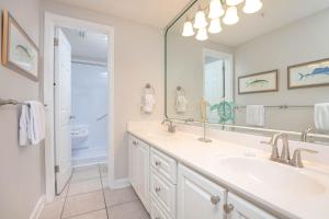 Phòng tắm tại Phoenix X 1412 condo +38 ảnh