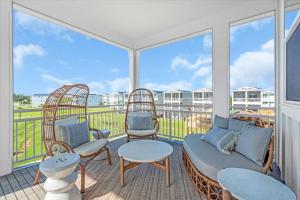 Balkón nebo terasa v ubytování Coastal Luxe Villa