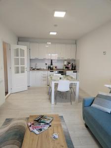 Posezení v ubytování Apartman "Enso" I Pozega, Serbia