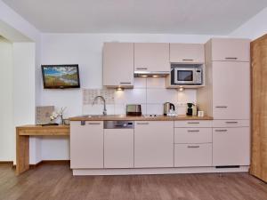Kuchyň nebo kuchyňský kout v ubytování Appartement Gästehaus Bergkristall