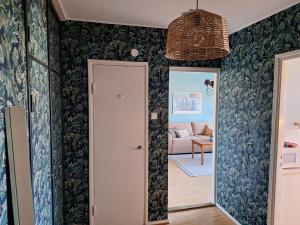 a living room with blue and green wallpaper at Mysiga 21 an in Mariehamn