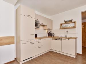 Kuchyň nebo kuchyňský kout v ubytování Appartement Gästehaus Bergkristall