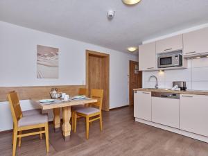 Kuchyň nebo kuchyňský kout v ubytování Appartement Gästehaus Bergkristall