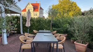 a table and chairs with a building in the background at Ferienwohnung 1 beim Restaurant Rhodos in Heide