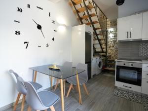 Kuchyň nebo kuchyňský kout v ubytování Amyrissa House + 6 fotografií