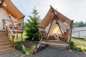 Budova, kde se the luxury tent nachází