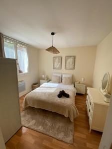 a bedroom with a bed with a teddy bear on it at Maison cosy avec cour privée - Calme et nature, La Trimouille in La Trimouille