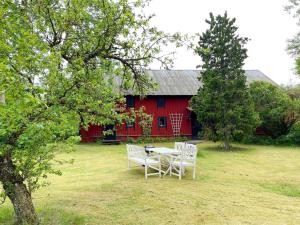 Κήπος έξω από το Barn Retreat in the Heart of Gotland
