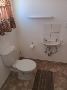 Koupelna v ubytování ANSTA FARMHOUSE CAMPING & Nursery cc