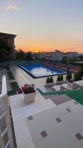 Bazén v ubytování Relax Apartment & Hotel nebo v jeho okolí