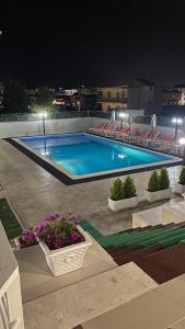 Bazén v ubytování Relax Apartment & Hotel nebo v jeho okolí